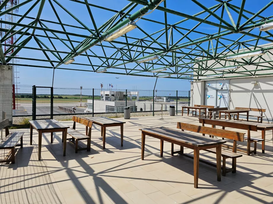 Raucherterrasse, Flughafen Pula