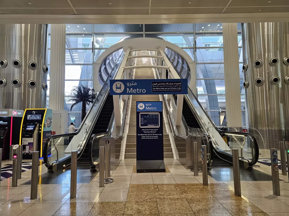 Straße zur U-Bahn, Terminal 3