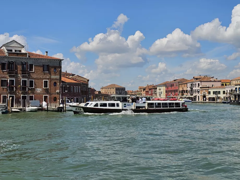 Vaporetto auf Murano