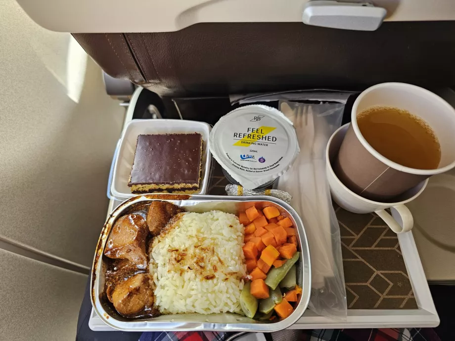 Mittagessen auf dem Flug Brunei - Jakarta