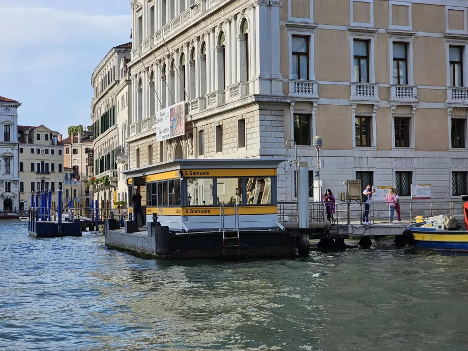 Bahnsteig Vaporetto