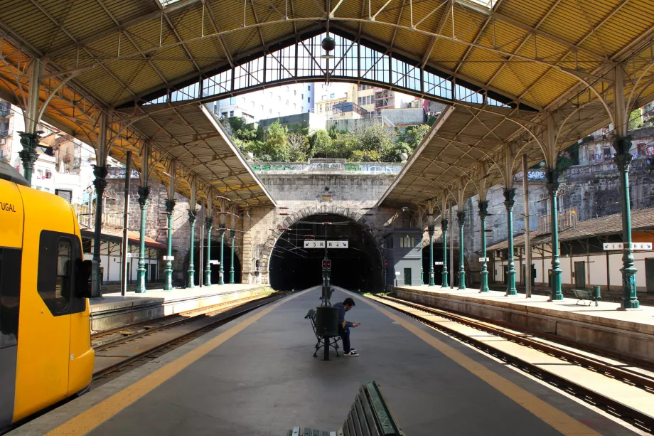 Bahnsteig der Station Sao Bento