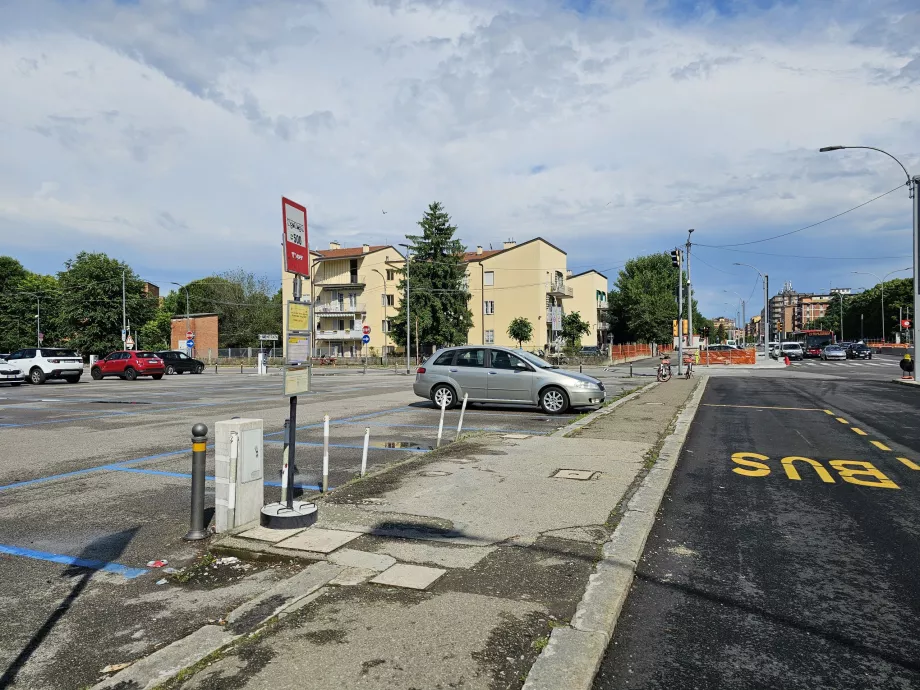 Bushaltestelle 944, Ospedale Maggiore