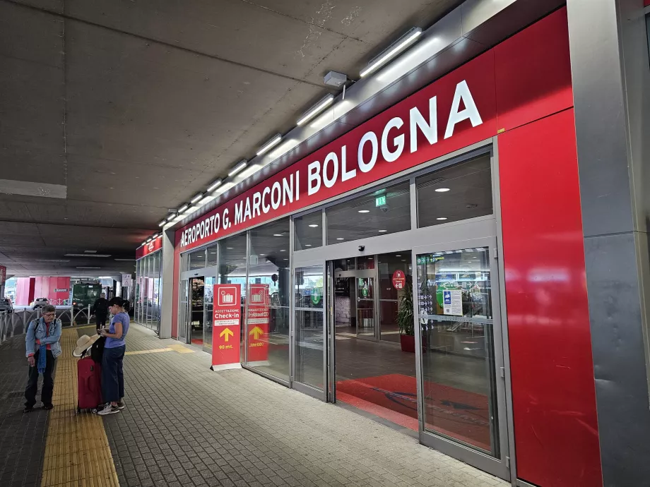 Ankunft am Flughafen Bologna