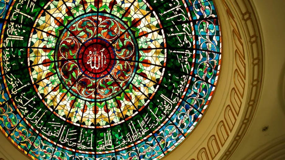 Das Innere der Jame Asr Hassanil Bolkiah Moschee