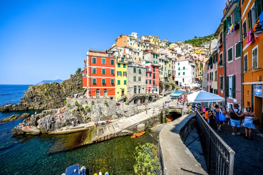 Riomaggiore vom Hafen aus