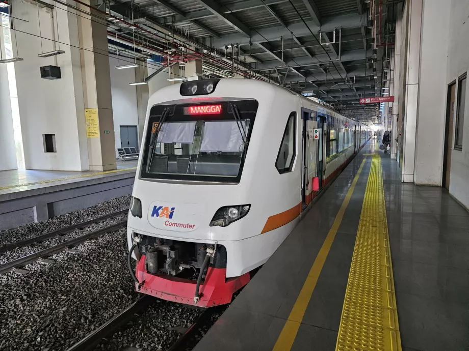 Zug vom Flughafen ins Stadtzentrum von Jakarta