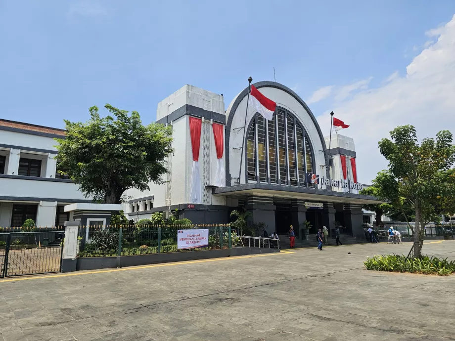 Bahnhof Jakarta Kota