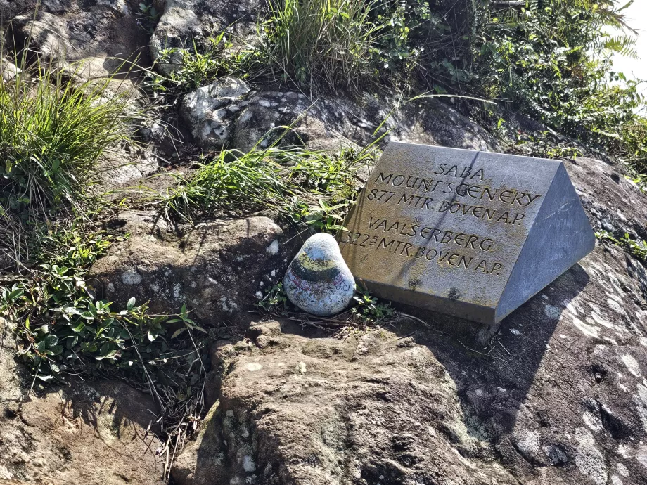 Gedenktafel auf dem Berg Scenery