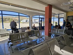 Transitzone und einzelner Flugsteig, Flughafen Leros