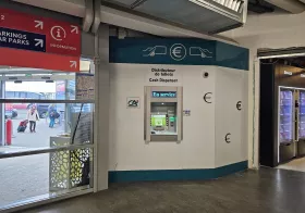 Geldautomat im Terminal 1