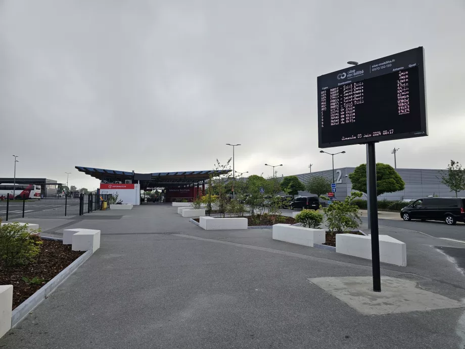 Busbahnhof zwischen den Terminals