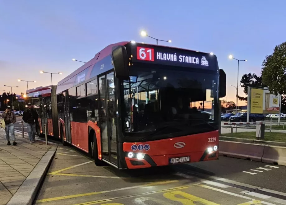 Bus 61 at the airport