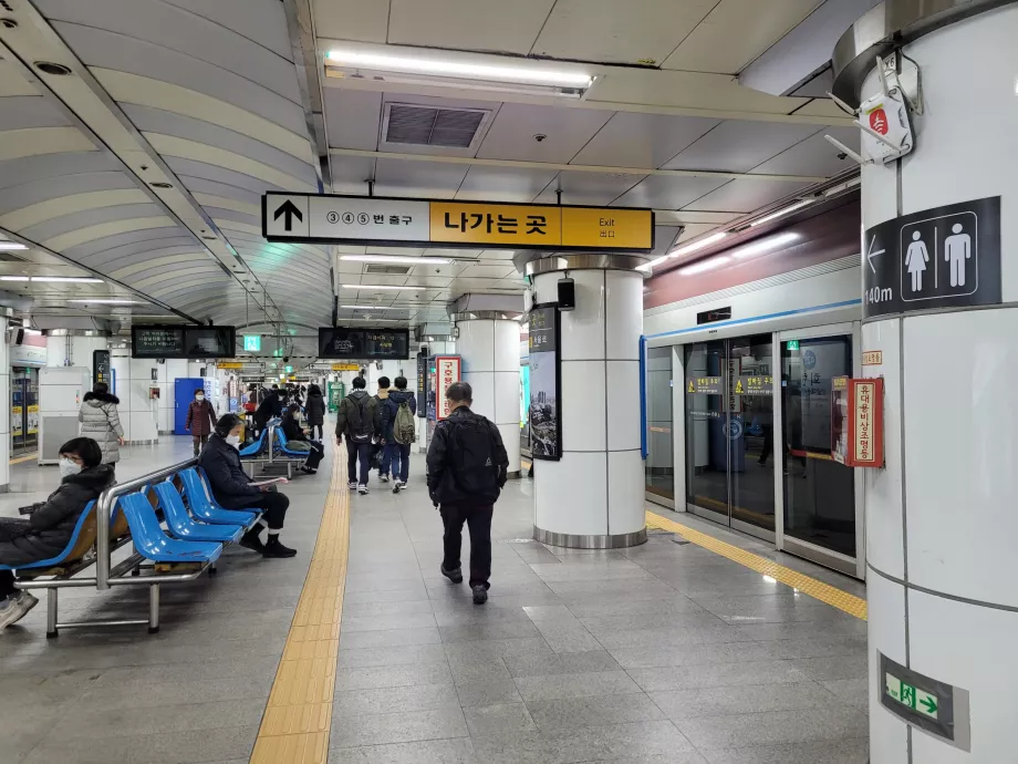 Bahnsteig der U-Bahn, Seoul