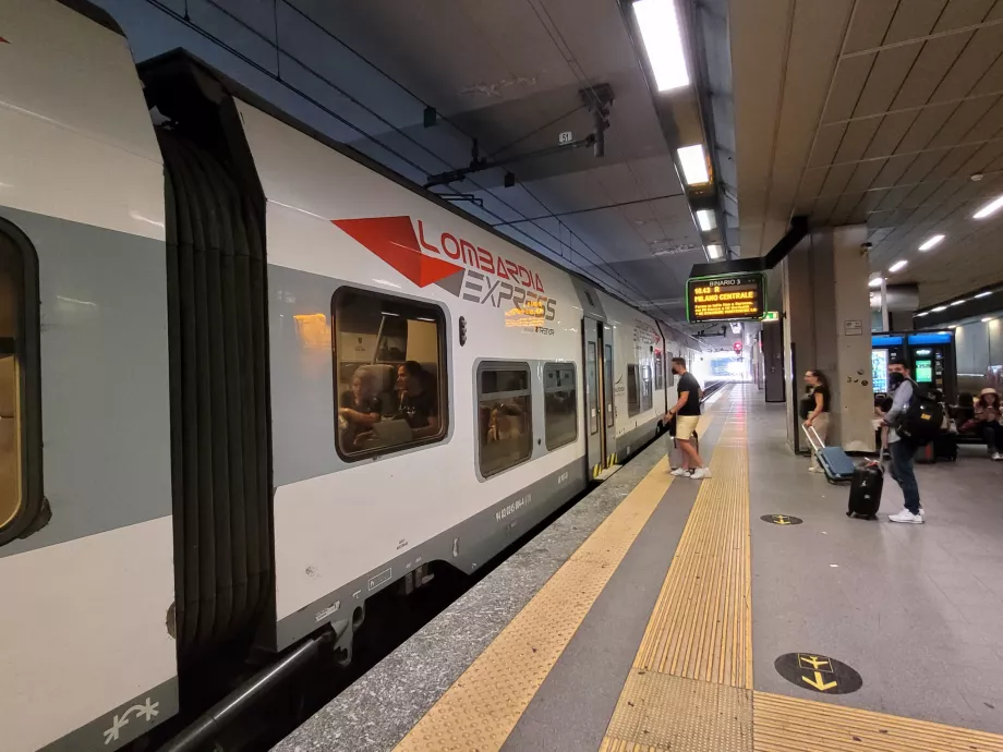 Train platforms at MXP Airport