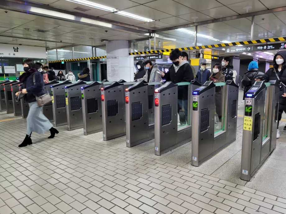 Drehkreuze in der U-Bahn, Seoul