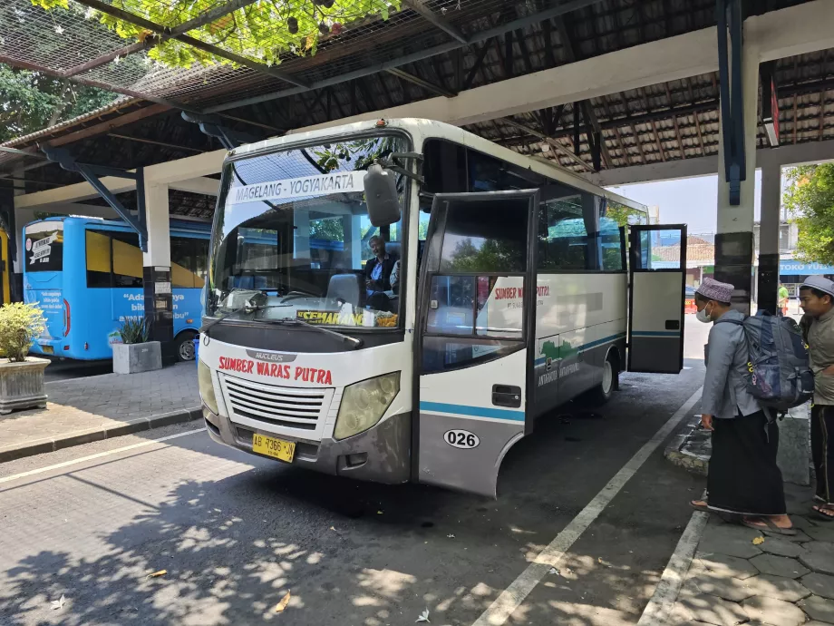 Bus Yogyakarta - Magelang