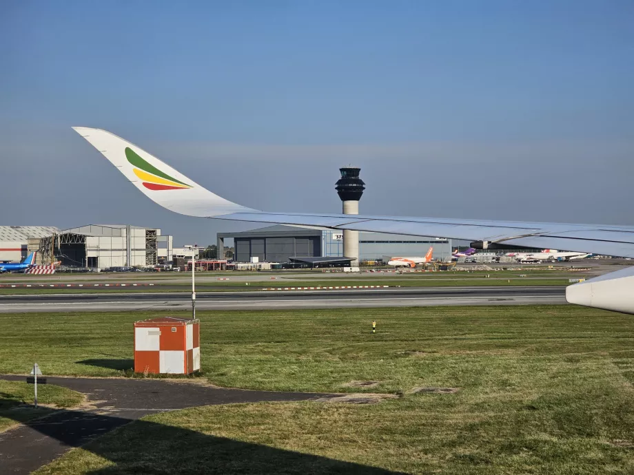 Ethiopian Airlines bei der Ankunft in Manchester