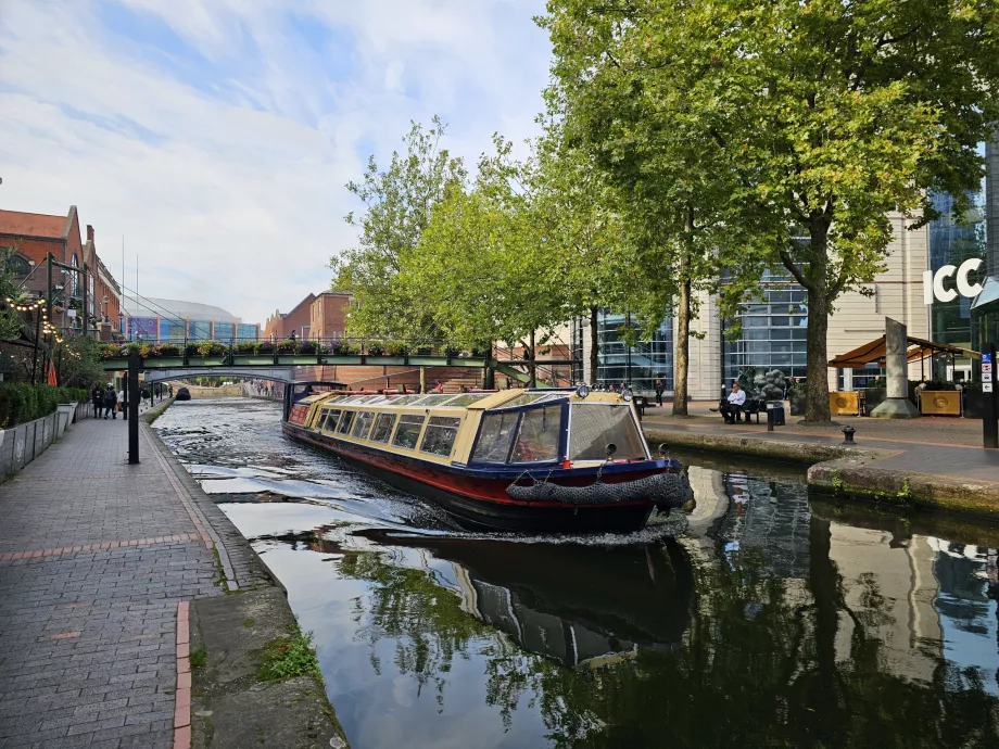 Schmalspurboot auf den Kanälen von Birmingham