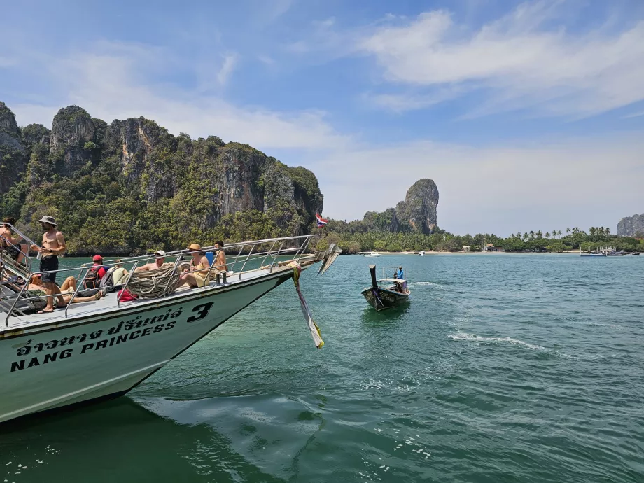 Anlegen von Großschiffen in Railay