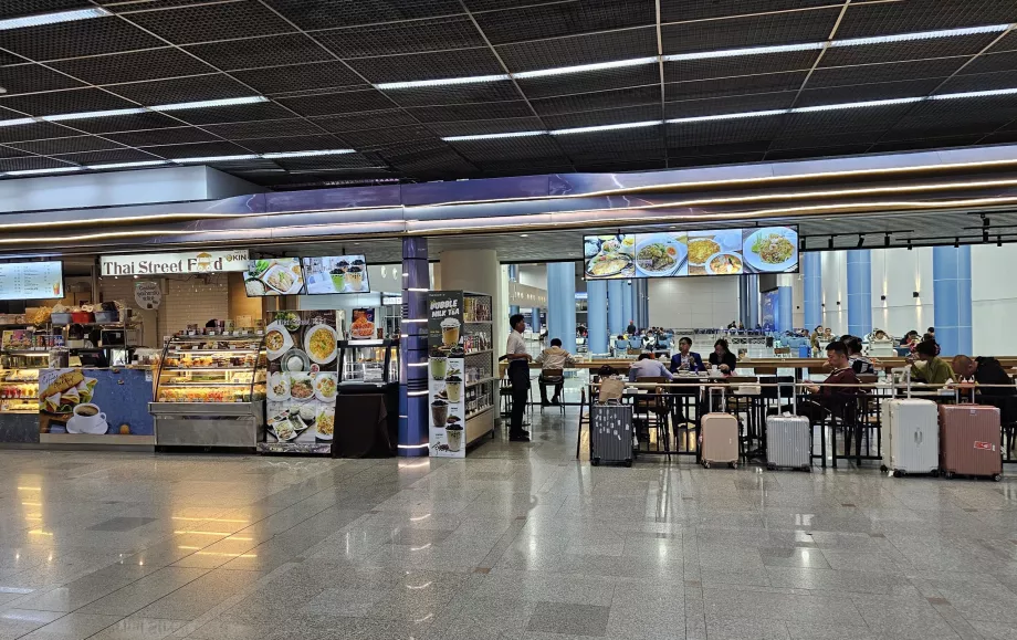 Refreshments, public area of the international terminal