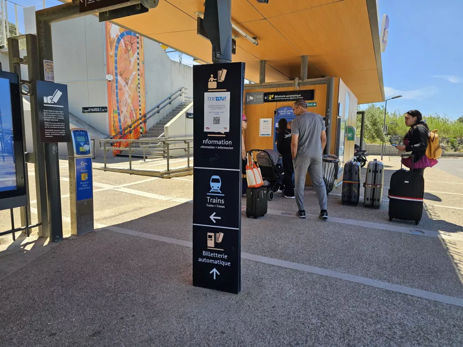 Fahrkartenautomat im Zug