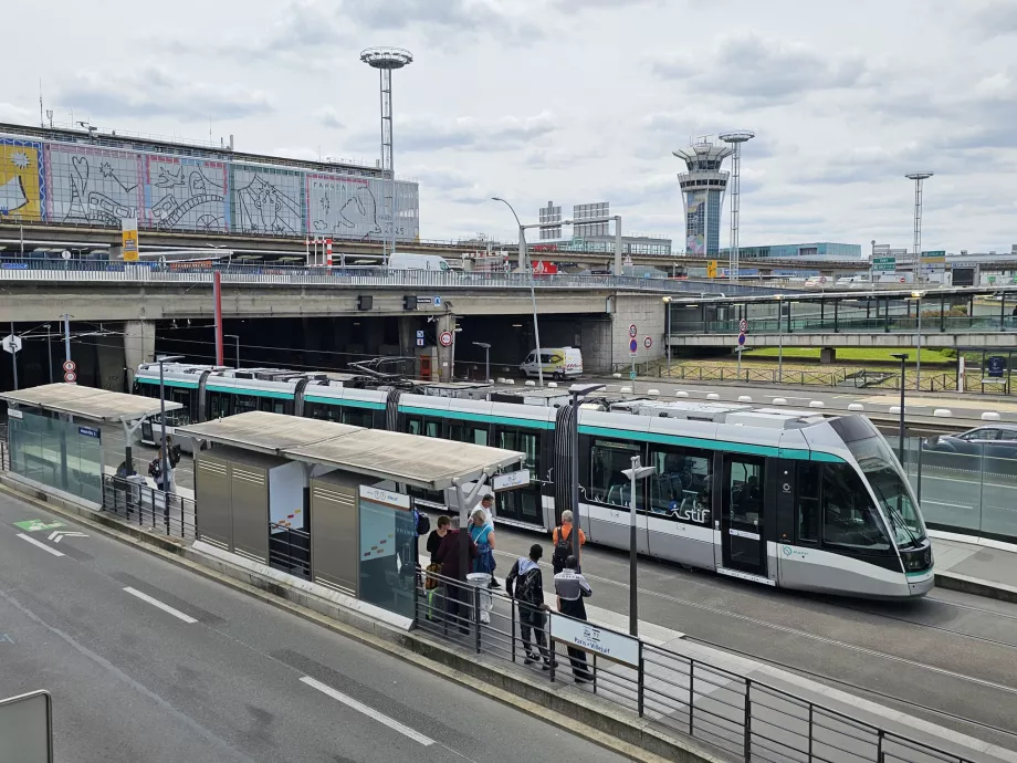 Straßenbahn T7, das Zentrum von Paris befindet sich auf der rechten Seite