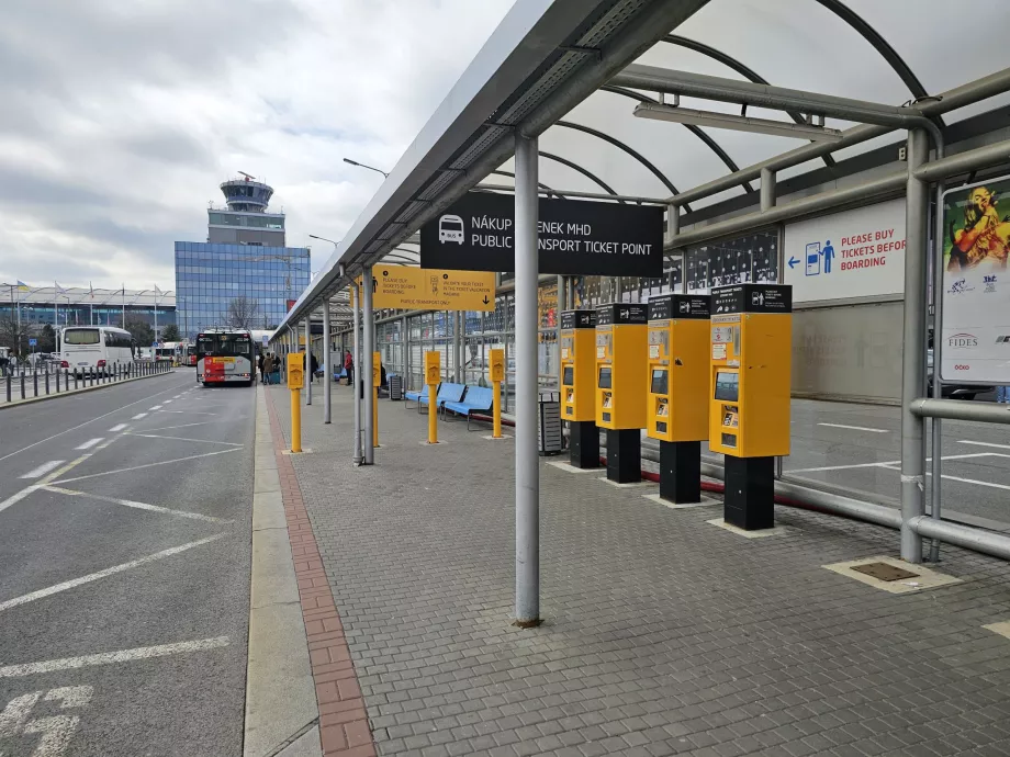 Bus- und O-Bus-Haltestelle am Terminal 1