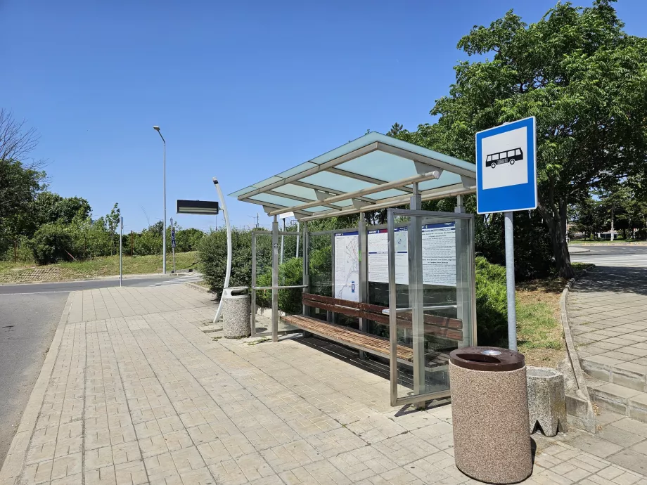 Haltestelle am Kreisverkehr - Linie 15 in Richtung Zentrum, Linie 15A in Richtung Sarafovo