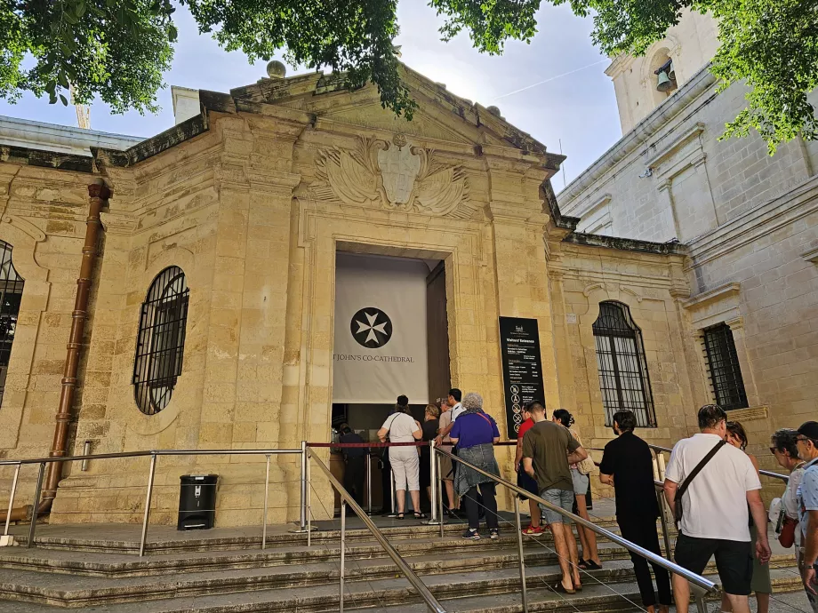 Haupteingang zur St. John's Cathedral