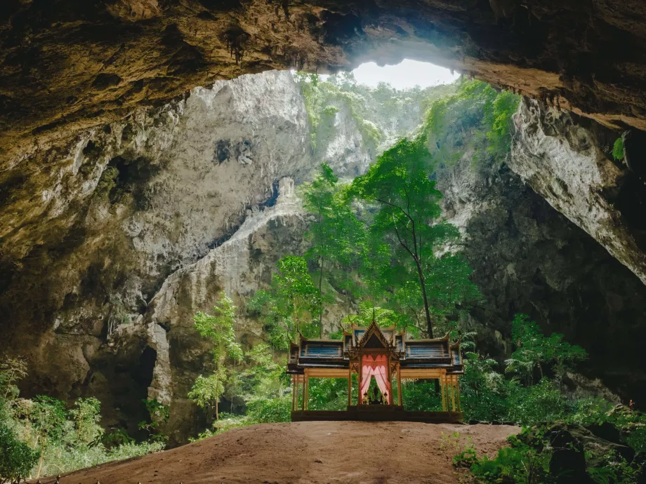 Phraya Nakhon Höhle