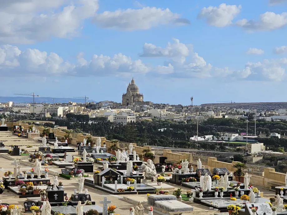 Blick vom Friedhof in Xaghra