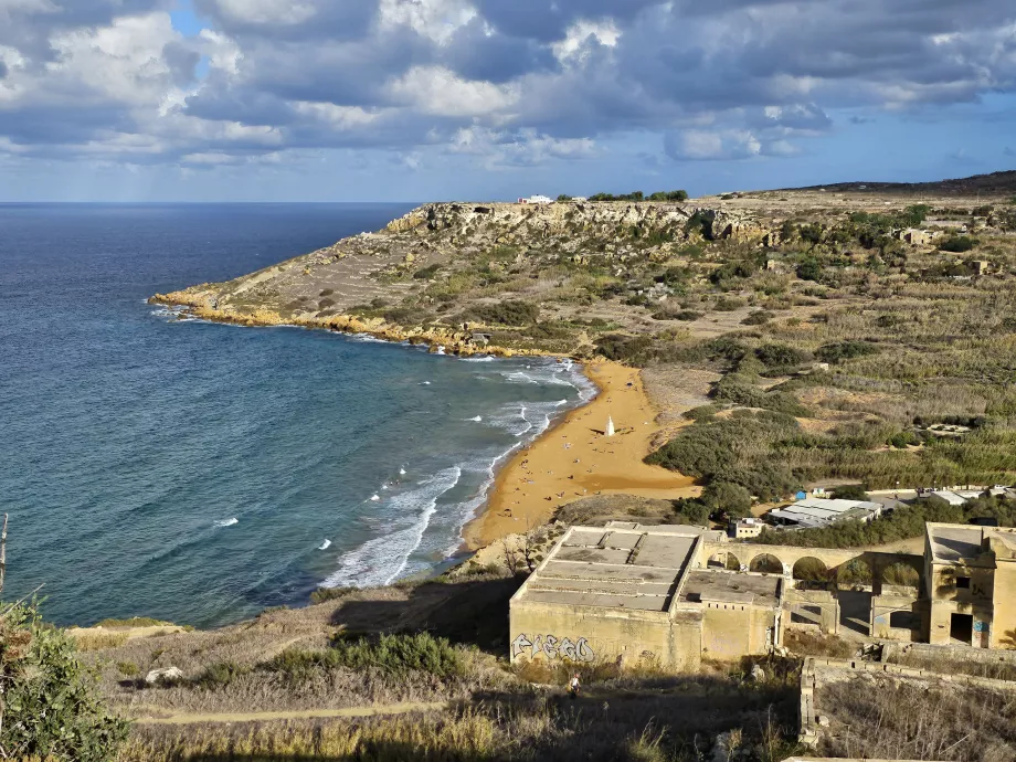 Blick auf die Ramla-Bucht von der Calypso-Höhle aus