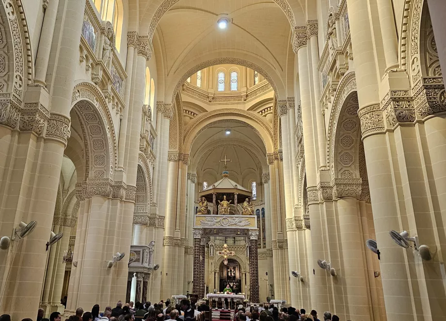 Das Innere der Basilika von Ta'Pinu