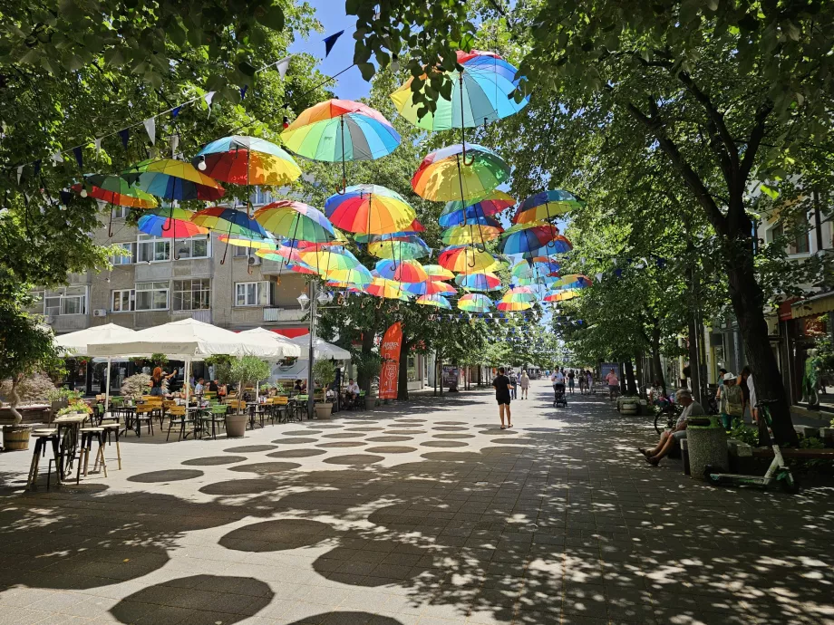 Bunte Regenschirme, Burgas, Aleksandrovska Straße