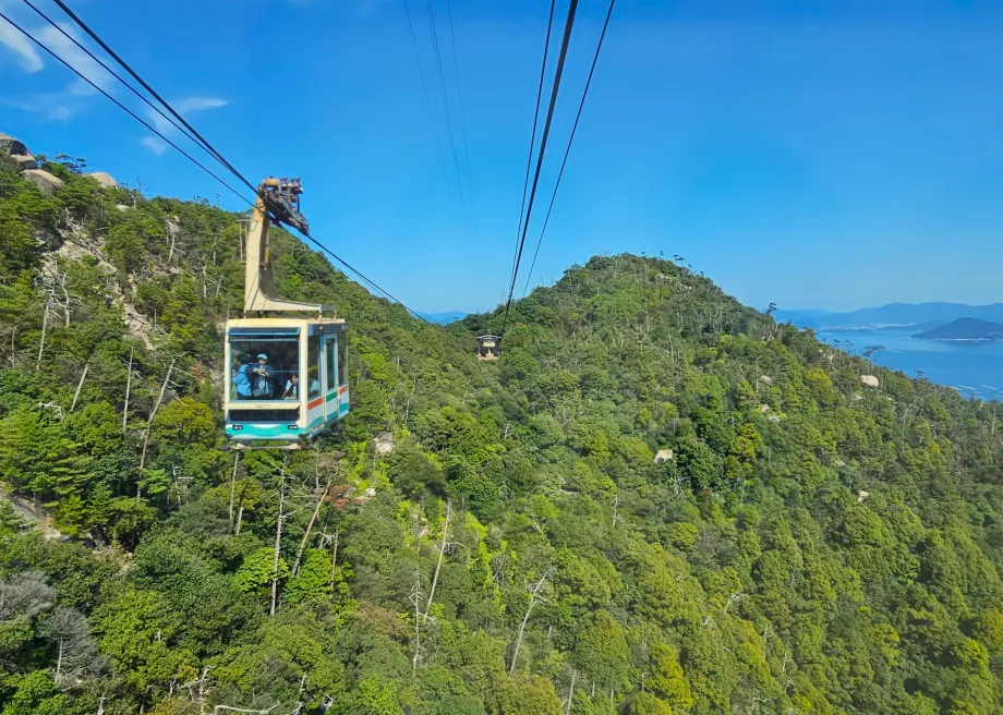 Der zweite Teil der Seilbahn auf dem Berg Misen