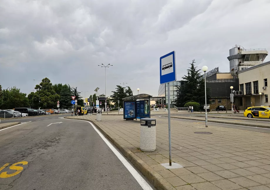 Bushaltestelle vor dem Terminal 1