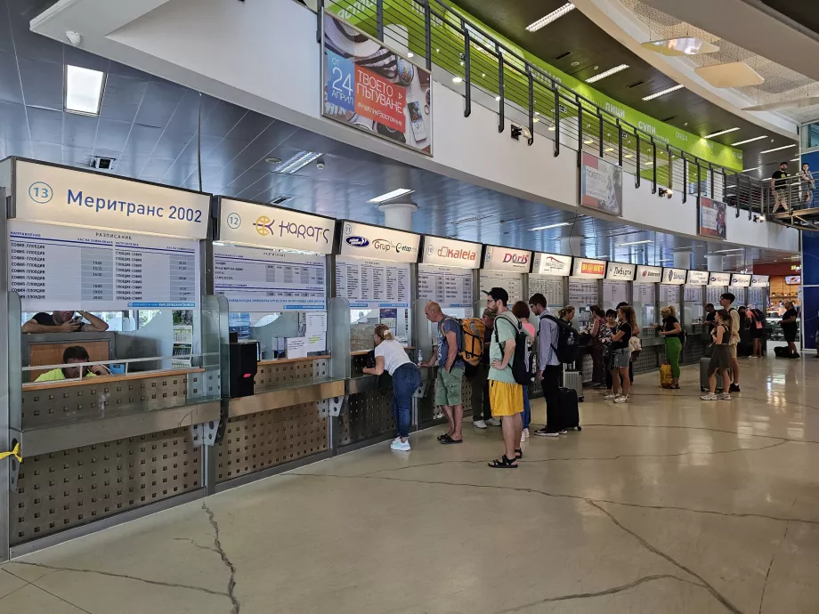 Fahrkartenschalter am zentralen Busbahnhof