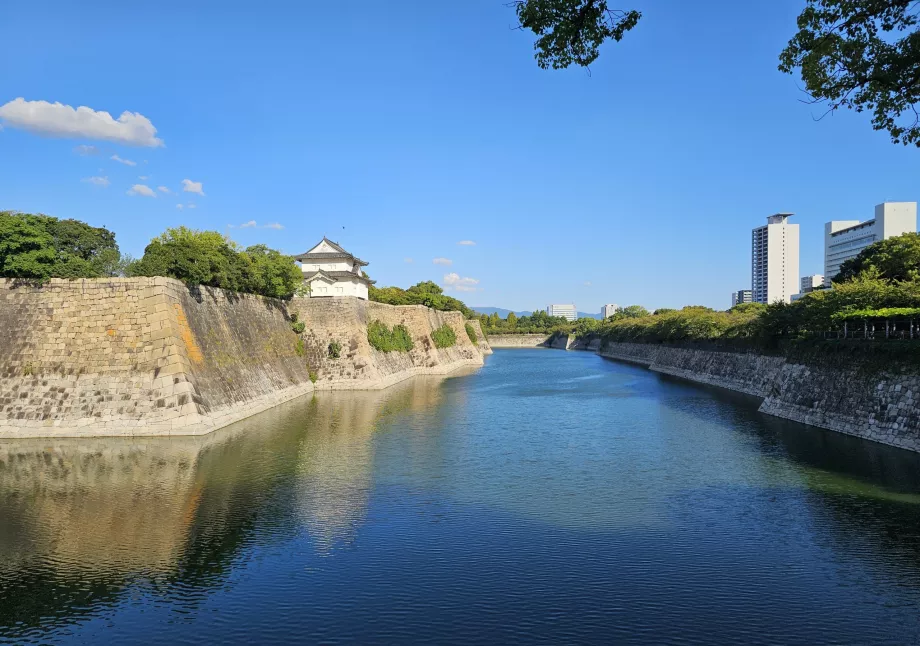 Schloss Osaka, Mauern und Graben