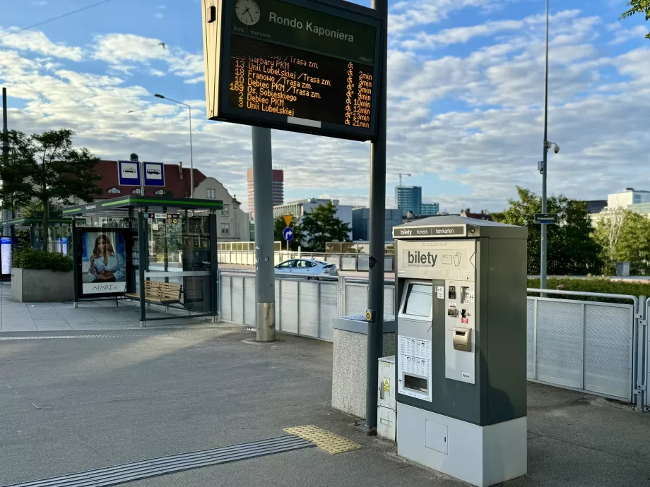 Haltestelle Rondo Kaponiera und Fahrkartenautomat