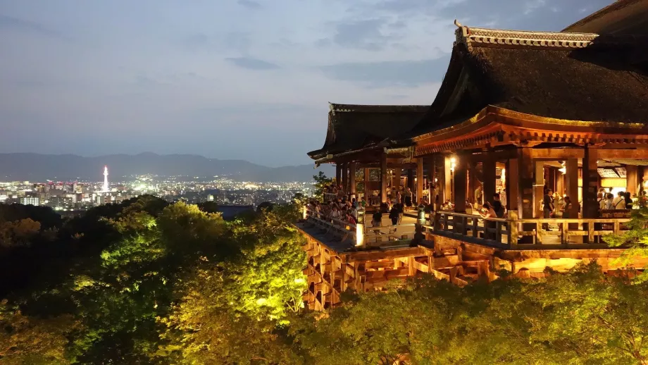 Kiyomizu-dera bei Nacht