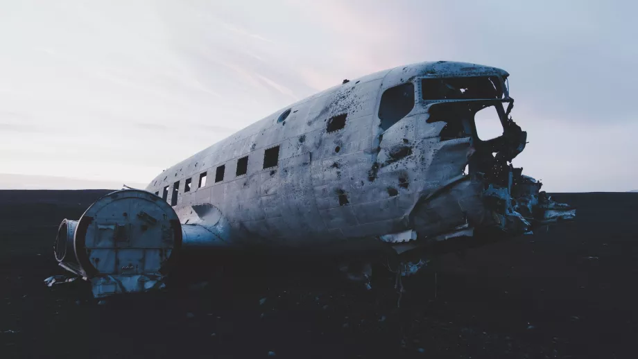 DC-3 in Island