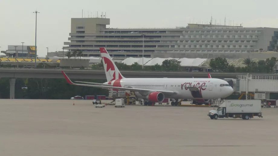 Air Canada Rouge