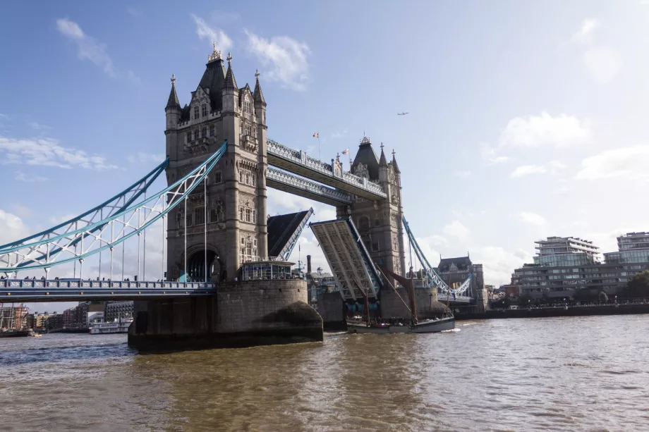 Erhöhte Tower Bridge