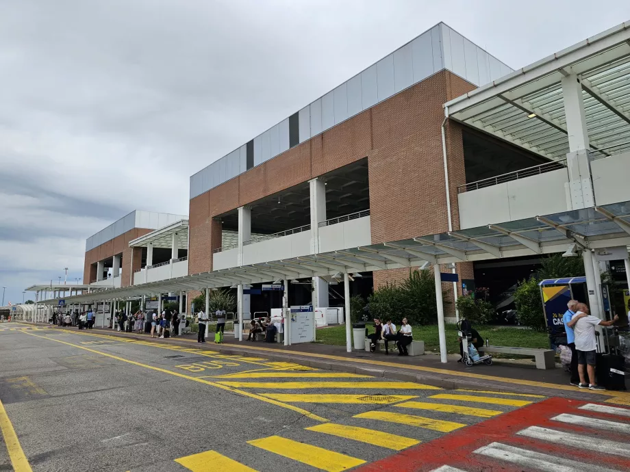 Ankunft am Flughafen Venedig