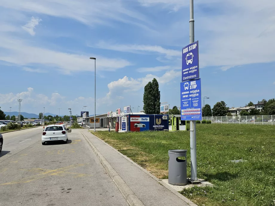 Bushaltestelle am Flughafen