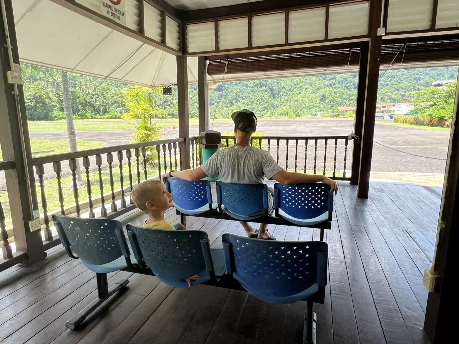 Abfertigungshalle des Flughafens Tioman